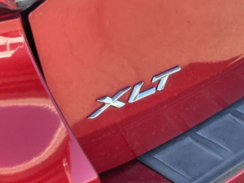 Used 2022 Ford Explorer XLT w/ Equipment Group 202A RWD image 6