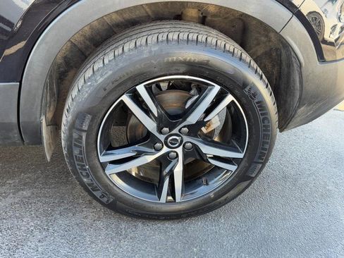 Certified 2025 Volvo XC40 B5 Core image 8