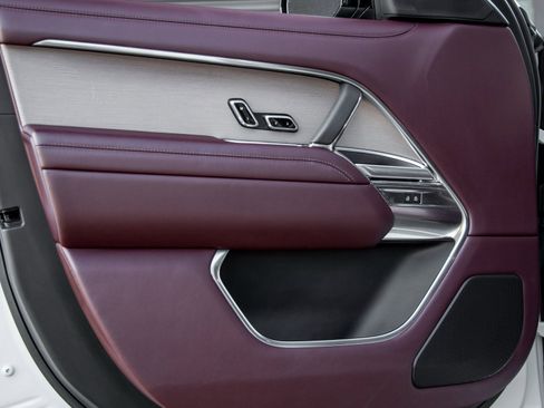 Used 2023 Land Rover Range Rover Autobiography image 16