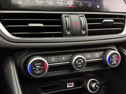 Used 2021 Alfa Romeo Giulia Sprint w/ Sun & Sound Package image 18