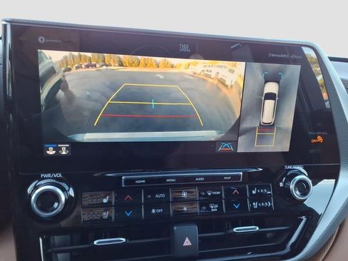 Used 2022 Toyota Highlander Platinum image 18