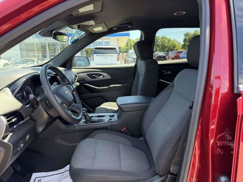 Used 2023 Chevrolet Traverse LT FWD image 16