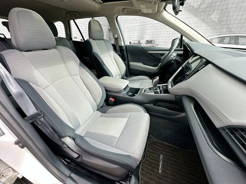 Used 2025 Subaru Outback Premium image 32