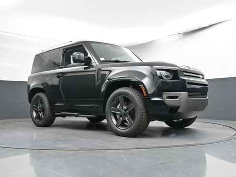 Certified 2025 Land Rover Defender 90 X-Dynamic SE image 27