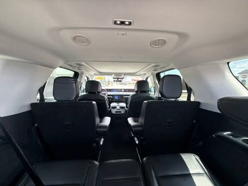 Certified 2025 Lincoln Navigator Reserve AWD/4WD image 34