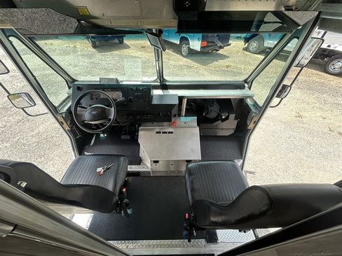 Used 2016 Ford E-350 and Econoline 350 Super Duty w/ A/C Prep Package RWD image 10