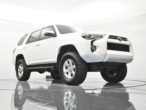 Used 2023 Toyota 4Runner SR5 Premium w/ Moonroof Package AWD/4WD image 40