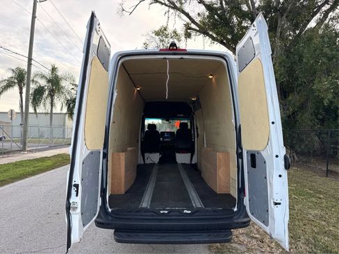 Used 2019 Mercedes-Benz Sprinter 170 Cargo image 10
