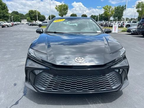 Used 2025 Toyota Camry SE FWD image 2