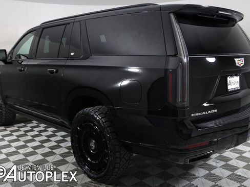 Used 2026 Cadillac Escalade ESV Sport w/ Touring Package image 7