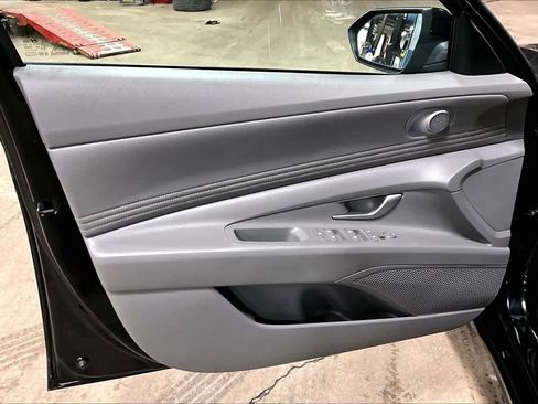 Used 2023 Hyundai Elantra SEL w/ Convenience Package image 18