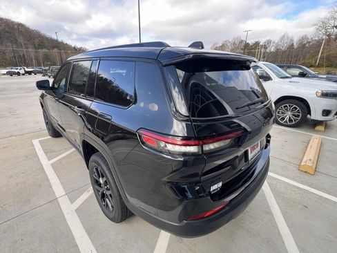 New 2025 Jeep Grand Cherokee L Altitude image 5