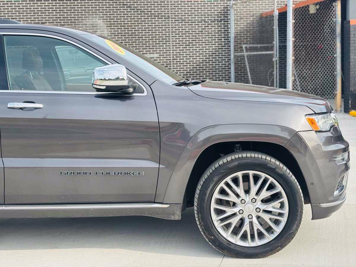 Used 2018 Jeep Grand Cherokee Summit w/ Skid Plate Group AWD/4WD image 6