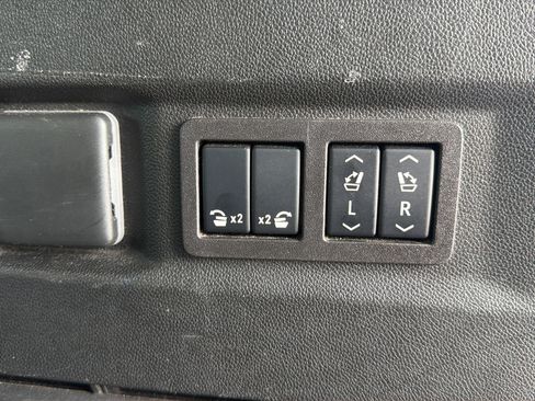 Used 2024 Chevrolet Tahoe Premier AWD/4WD image 15