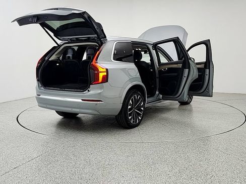 Certified 2026 Volvo XC90 B6 Plus AWD/4WD image 11