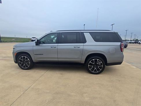 Used 2024 Chevrolet Suburban RST w/ Luxury Package RWD image 8