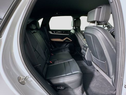 Certified 2024 Porsche Cayenne AWD/4WD image 28