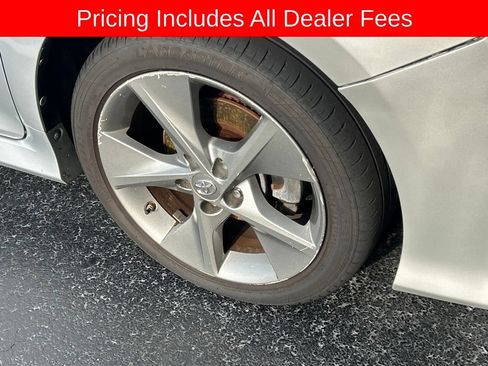 Used 2012 Toyota Camry SE w/ Leather Pkg FWD image 2