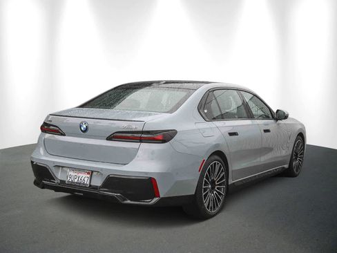 Used 2026 BMW 750e xDrive image 6