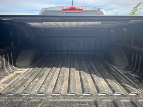 Used 2022 Chevrolet Colorado LT w/ LT Convenience Package AWD/4WD image 10