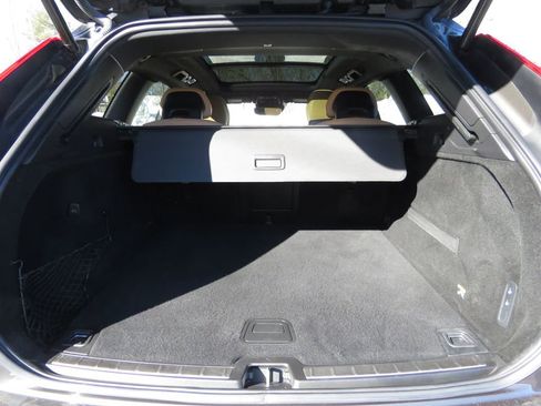 Used 2019 Volvo XC60 T5 Inscription image 14