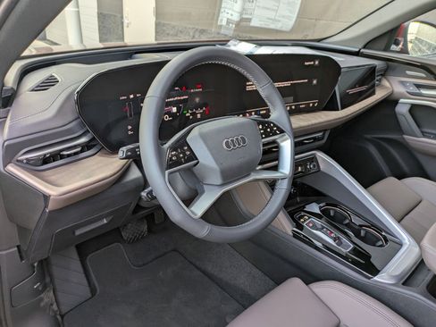 New 2025 Audi Q5 Prestige image 9