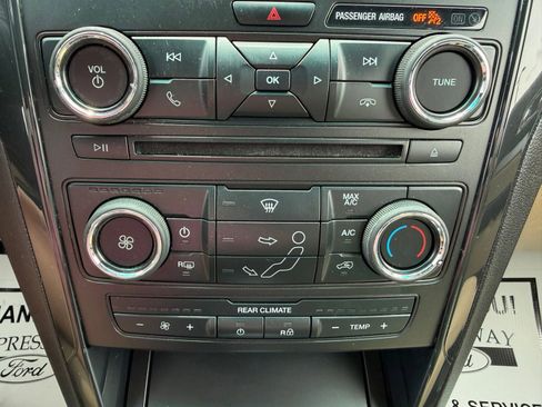 Used 2016 Ford Explorer XLT AWD/4WD image 21