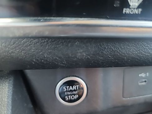 Used 2022 Nissan Rogue SV FWD image 16