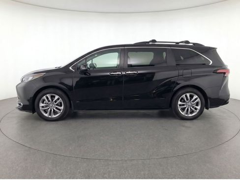 Used 2023 Toyota Sienna XLE w/ XLE Plus Package AWD/4WD image 6
