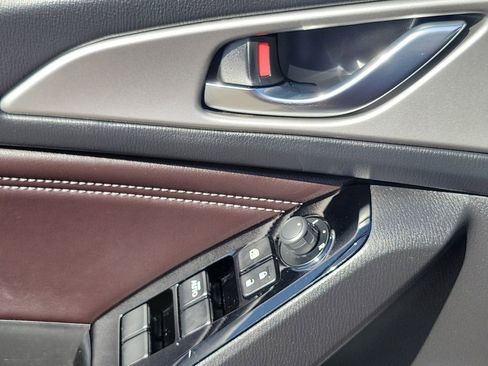 Used 2017 MAZDA MAZDA3 Touring image 16