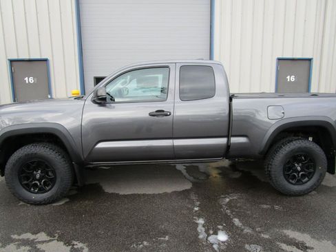 Used 2021 Toyota Tacoma SR w/ SX Package AWD/4WD image 4