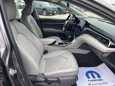 Used 2021 Toyota Camry SE w/ Convenience Package image 16
