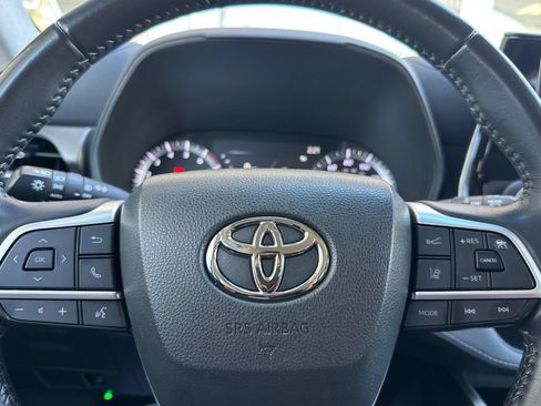 Used 2023 Toyota Highlander LE AWD/4WD image 26