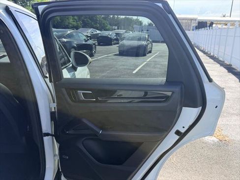 Used 2019 Porsche Cayenne AWD/4WD image 14