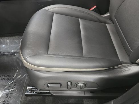 Used 2024 Chevrolet Trax ACTIV w/ Driver Confidence Package FWD image 19