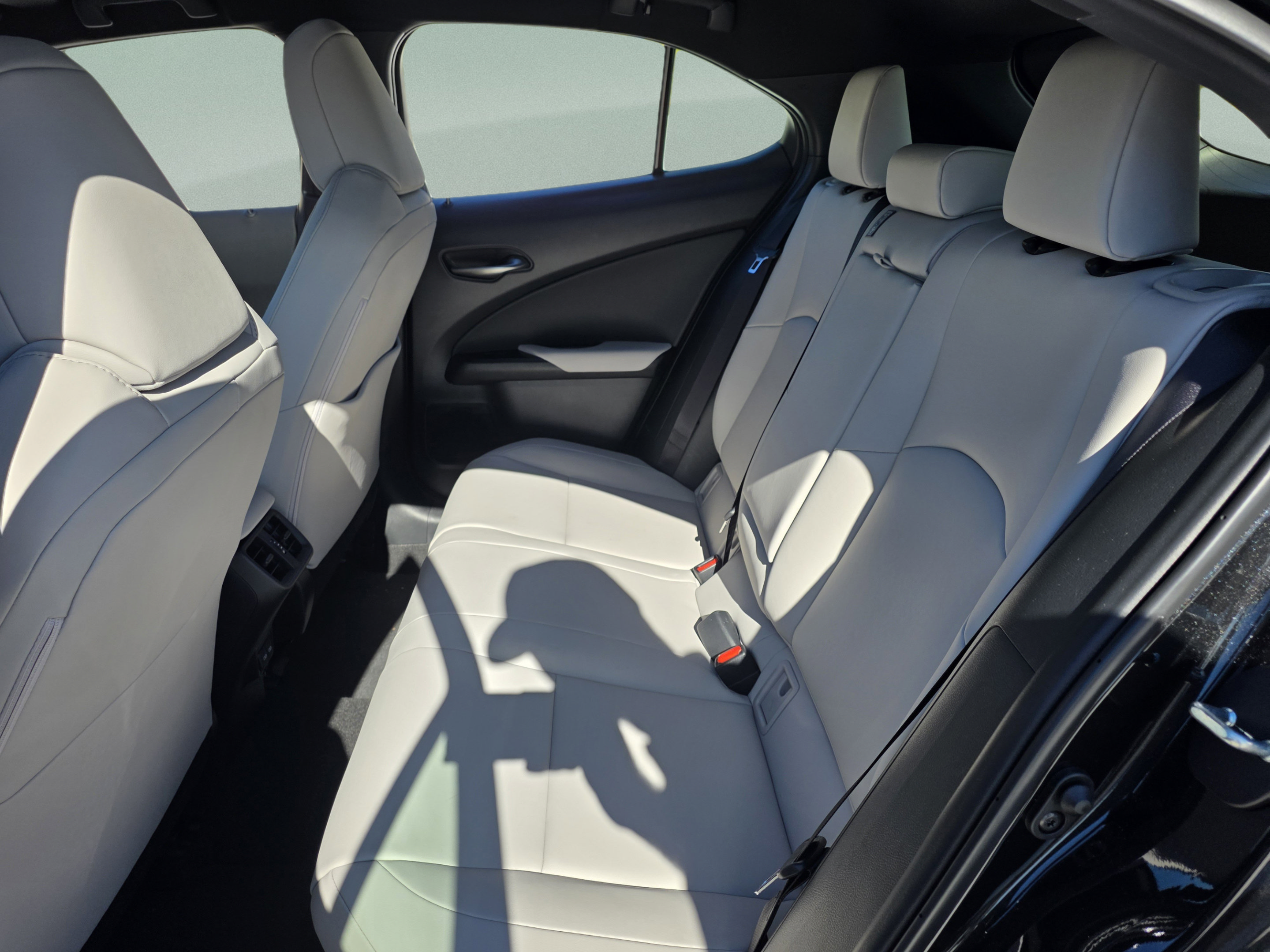 Used 2024 Lexus UX 250h FWD image 21
