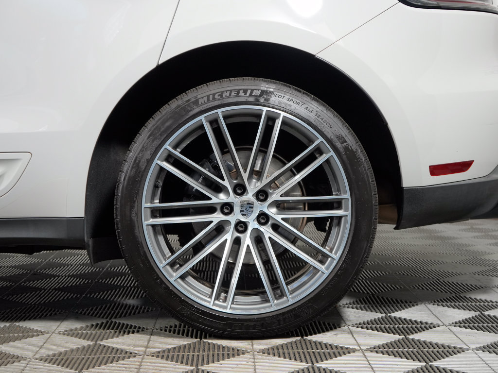 Certified 2023 Porsche Macan AWD/4WD image 14
