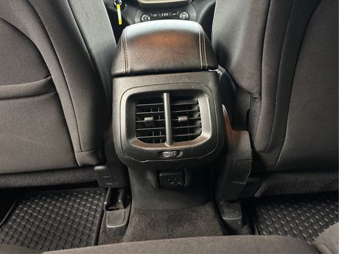 Used 2015 Jeep Cherokee Latitude w/ Cold Weather Group AWD/4WD image 26