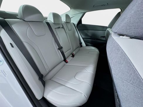 Certified 2025 Hyundai Elantra Limited image 27
