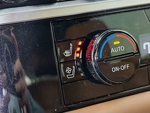 New 2025 Nissan Pathfinder Platinum w/ Black Appearance Package image 28