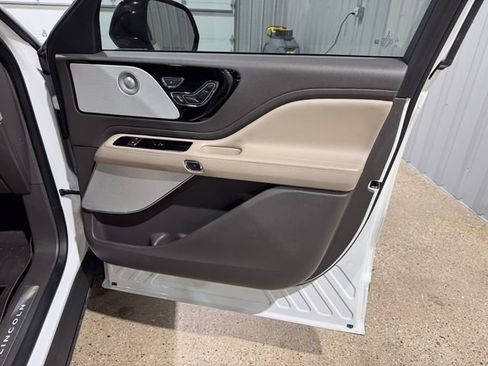 Used 2021 Lincoln Aviator Reserve w/ Equipment Group 202A AWD/4WD image 26