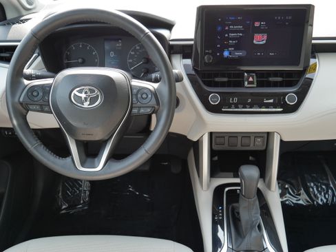 Used 2024 Toyota Corolla Cross LE w/ Moonroof Package AWD/4WD image 18