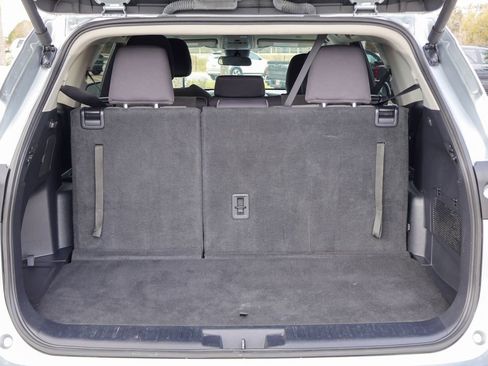 Used 2024 Toyota Highlander LE image 25