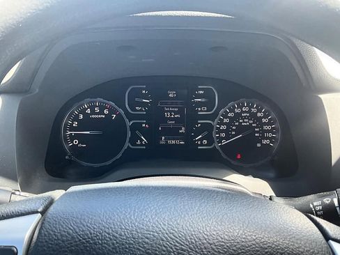 Used 2018 Toyota Tundra SR5 w/ SR5 Upgrade Package AWD/4WD image 17