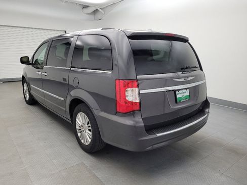 Used 2016 Chrysler Town & Country Limited image 5