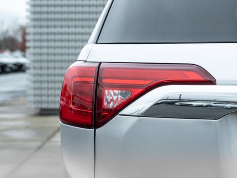 Used 2019 GMC Acadia SLE image 26