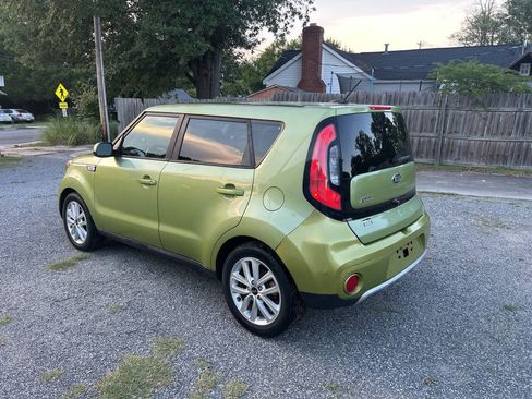Used 2017 Kia Soul + FWD image 4