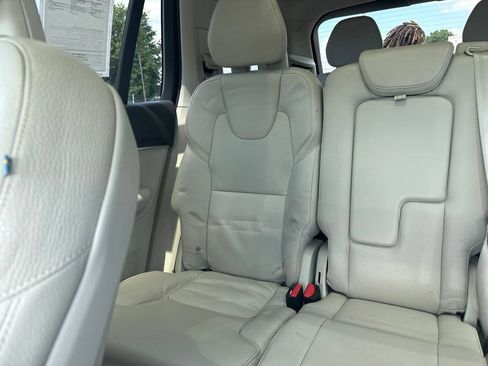 Used 2018 Volvo XC90 T6 Momentum w/ Convenience Package AWD/4WD image 11