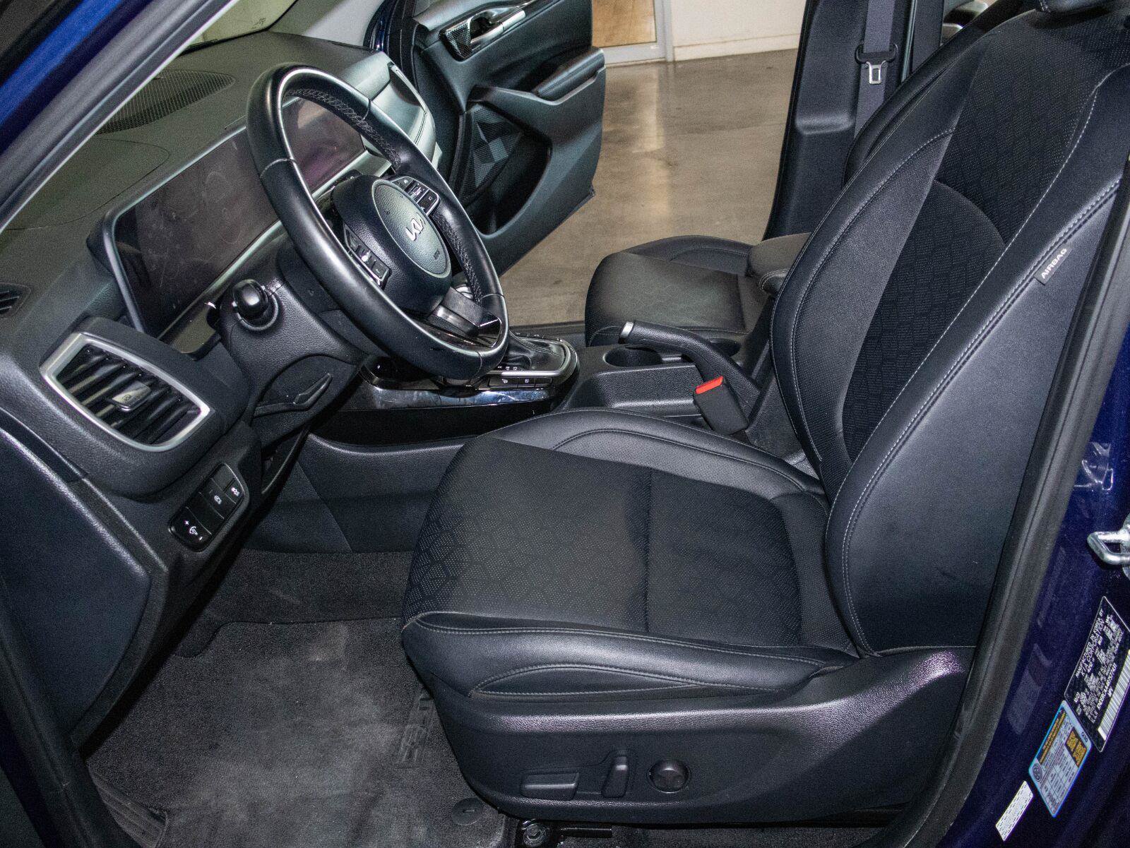 Used 2024 Kia Seltos EX AWD/4WD image 8