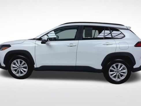 Used 2023 Toyota Corolla Cross LE w/ Moonroof Package AWD/4WD image 5